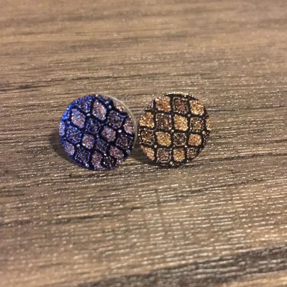 Snakeskin pattern stud earrings